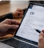 CV deschis pe un laptop