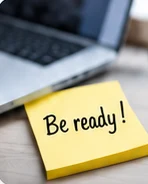 Notiță adezivă cu mesajul Be ready!